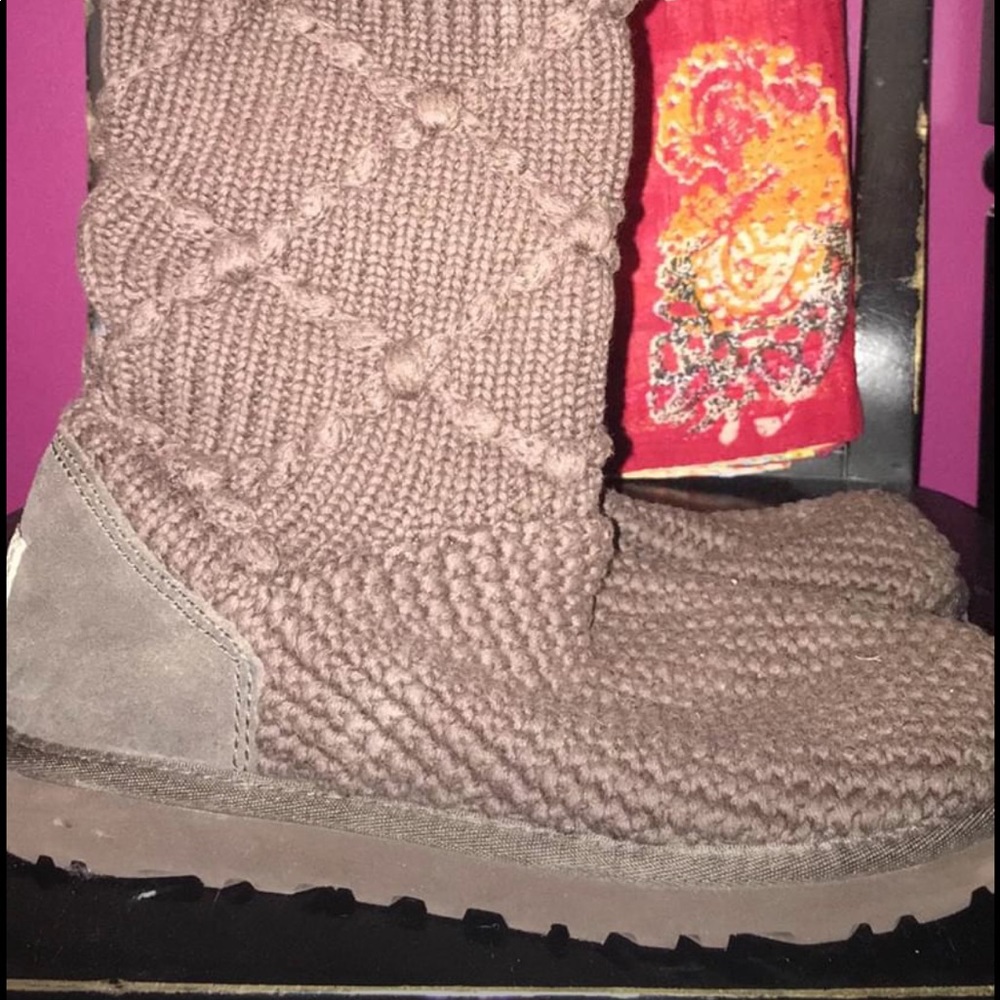 UGG